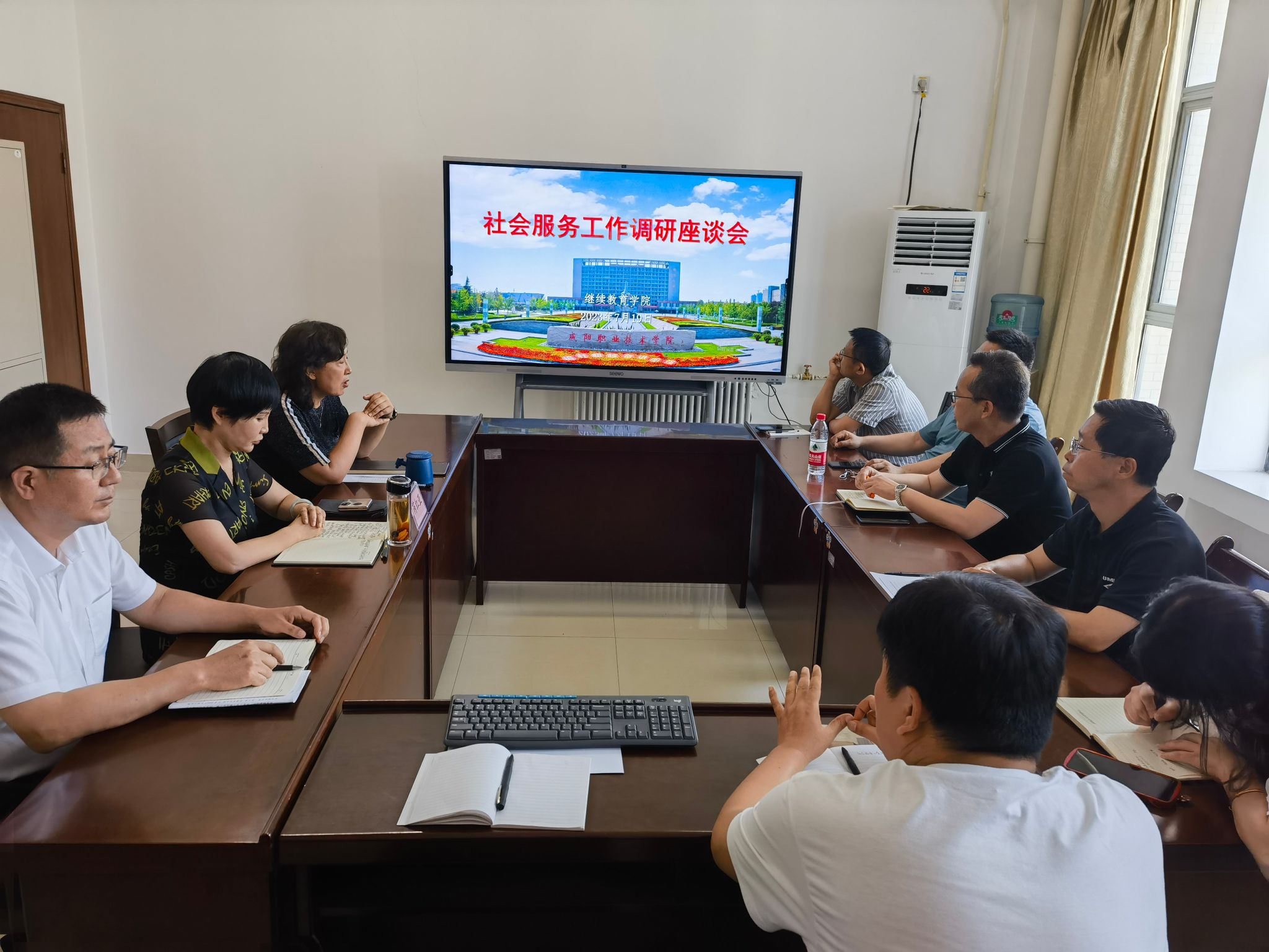 公司副经理芮红亚深入继教公司调研社会服务工作