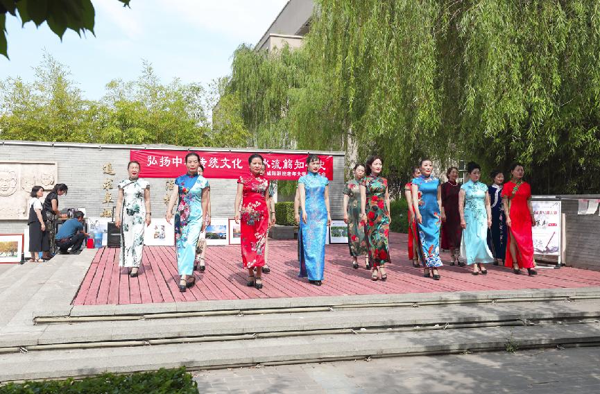 德信体育官网老年大学举办“弘扬中华传统文化、曲水流觞知茶史”主题户外茶会活动