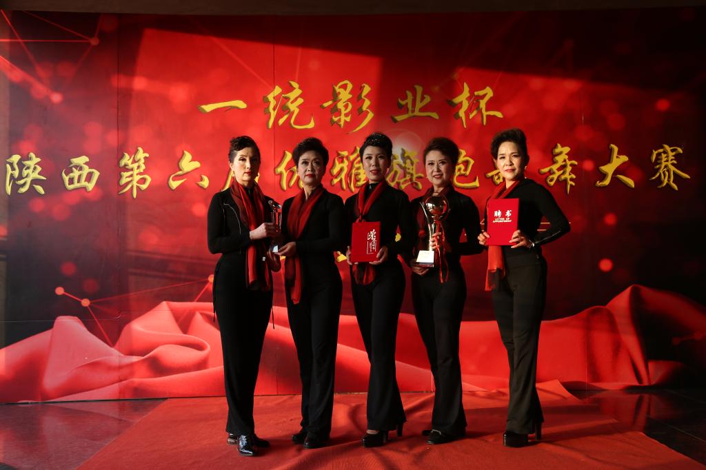 德信体育官网老年大学模特队喜获冠军