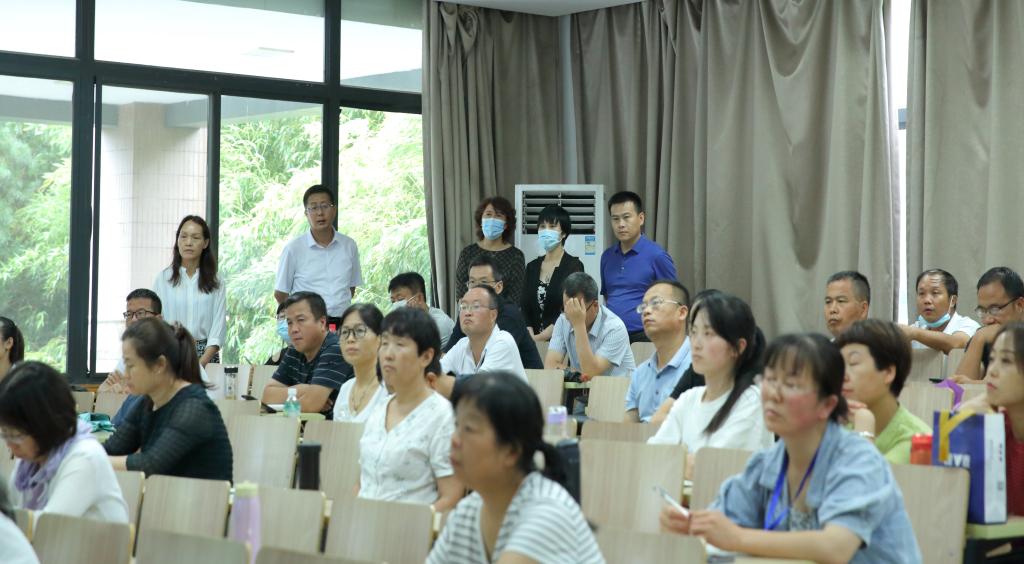 副经理芮红亚检查指导2022年暑期培训工作